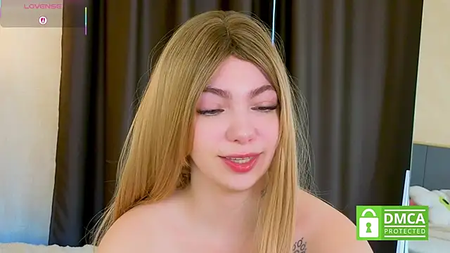 EmilyZortea online show from October 19, 8:27 am