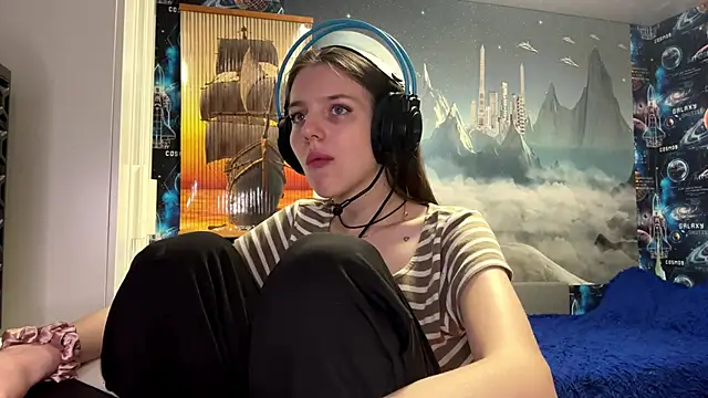 Elira Breeze online show from December 5, 3:02 pm