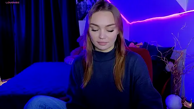 KitsyMoore online show from November 24, 1:13 pm