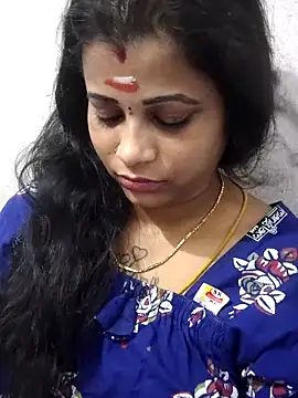 sweetqueen143 online show from April 18, 7:18 pm