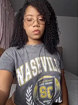 hottielatina online show from November 15, 11:17 pm