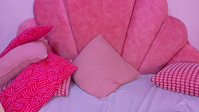 MyApril   online show from April 4, 1:43 pm