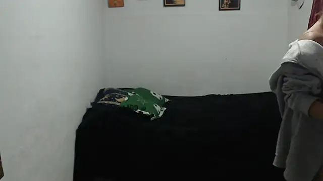 Snapshot of Emily_babybo chatting on October 9, 6:50 am Emily babybo online show from October 9, 6:50 am