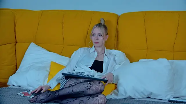 MiaGraces online show from October 21, 8:24 pm