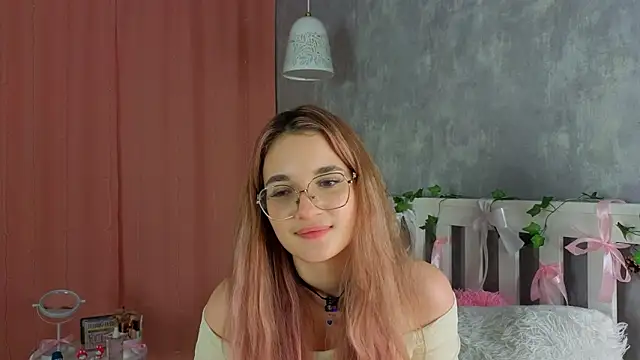 vivyboo111 online show from March 6, 8:15 pm