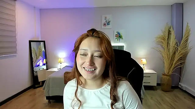 Snapshot of Samara_Hilton_2 chatting on October 1, 8:25 pm Samara Hilton 2 online show from October 1, 8:25 pm
