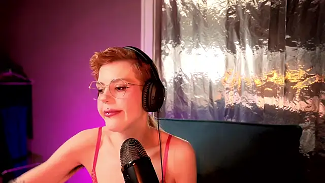 tacodeluxxxe online show from March 21, 2:49 am