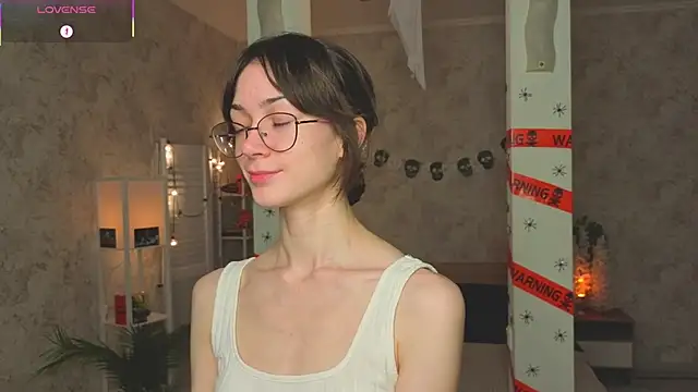 ReneeLippeatt online show from October 30, 7:37 pm