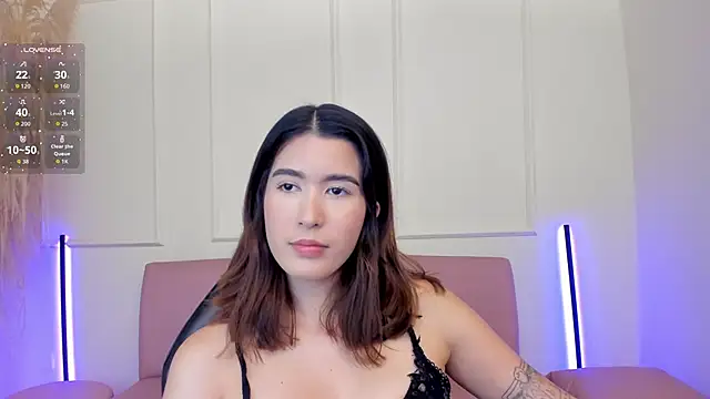 Snapshot of emiilyy_cute chatting on October 21, 12:31 pm emiilyy cute online show from October 21, 12:31 pm