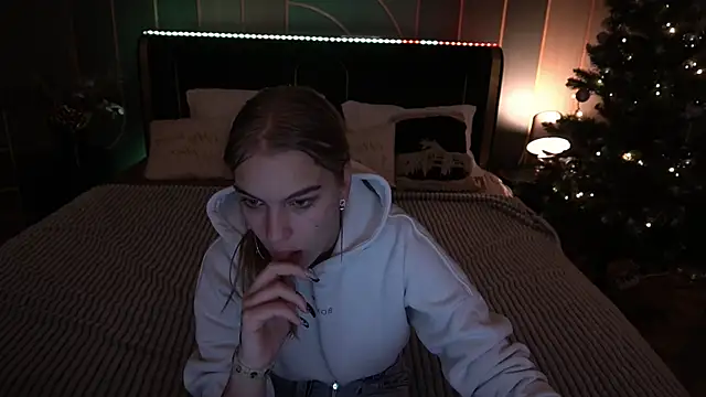 AlinaLiii online show from December 19, 7:11 am