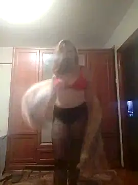 Snapshot of LaraDiva7799 chatting on October 21, 4:00 pm LaraDiva7799 online show from October 21, 4:00 pm