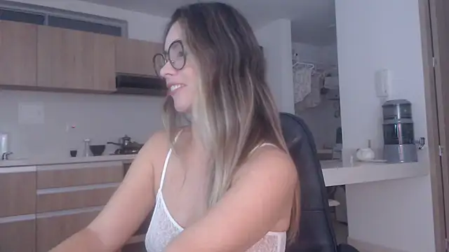 LovePaula online show from April 14, 10:37 am