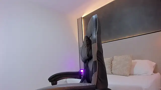 zoee zi online show from November 18, 7:48 pm