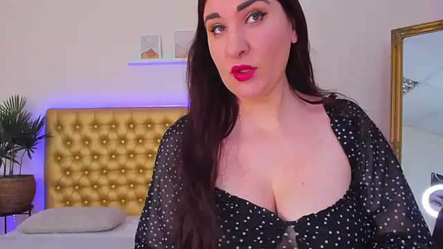 TrishaDarks online show from April 6, 6:03 am