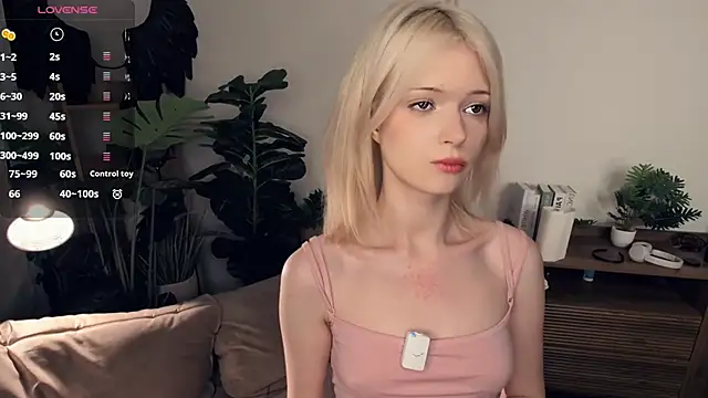 LaureMestler online show from April 8, 9:11 am