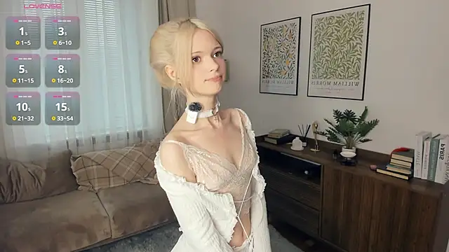 LaureMestler online show from October 28, 8:20 am