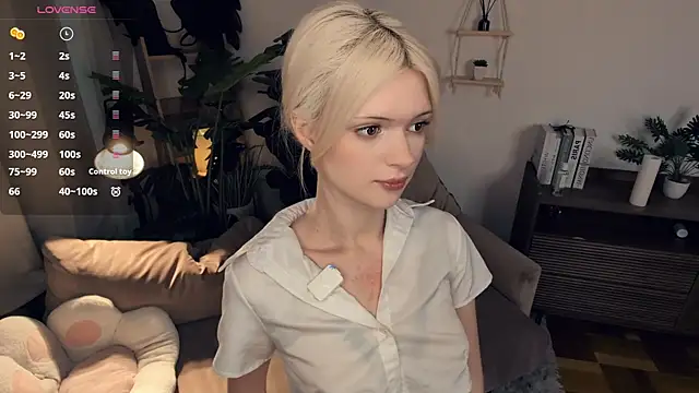 LaureMestler online show from April 18, 10:29 am