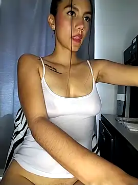 Snapshot of Mia-Reyes chatting on October 22, 2:22 pm Mia-Reyes online show from October 22, 2:22 pm