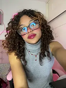 PrettyLia online show from February 25, 7:56 pm