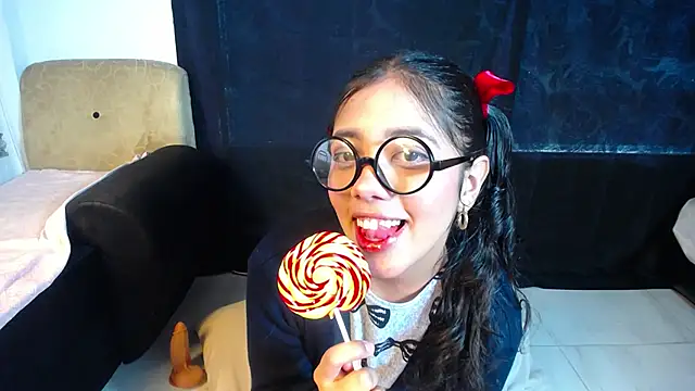 Isis Valen online show from November 18, 9:27 pm