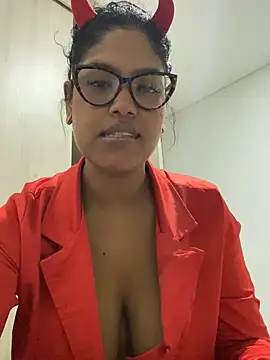 miiabrown18 online show from October 22, 1:43 am