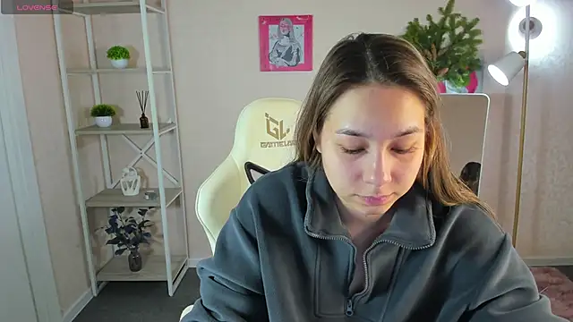 Al1ice Moures online show from December 18, 1:21 am