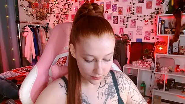 Ayla Hicks online show from December 22, 9:07 pm