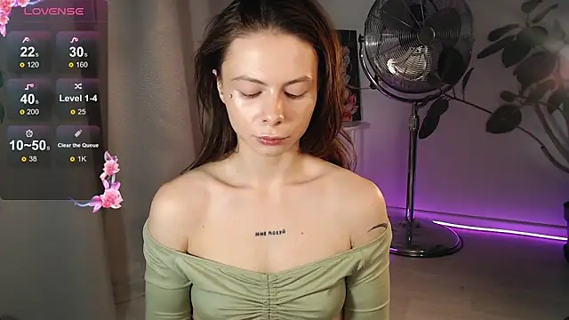 BellaAbey online show from December 13, 7:53 pm