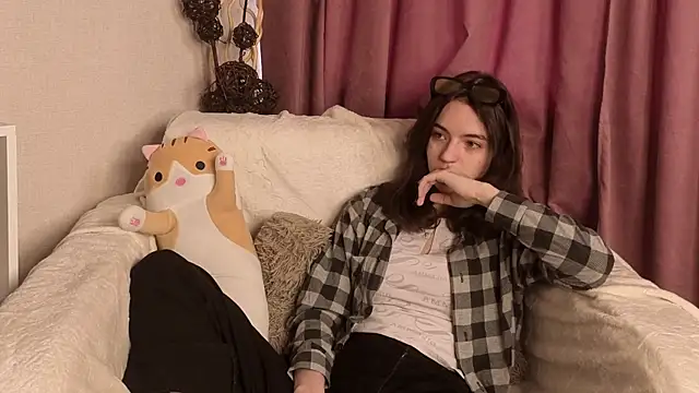 TarahCayne online show from October 20, 9:01 am