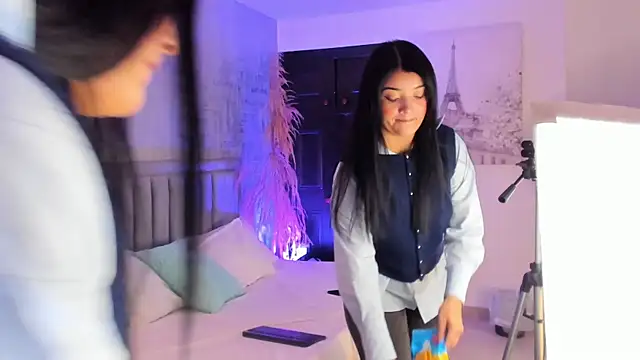 EmmaBlossom online show from November 12, 7:45 pm