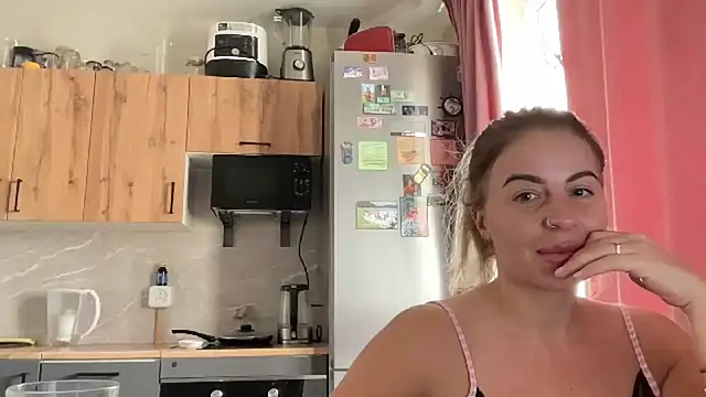 Miravynn online show from April 3, 9:29 am