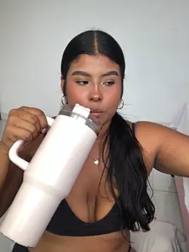 AnaBrowmn online show from November 8, 7:52 pm