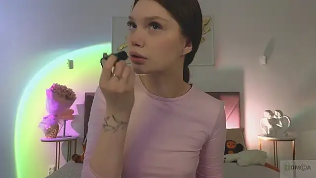 Nicole Broown  online show from February 1, 9:13 pm