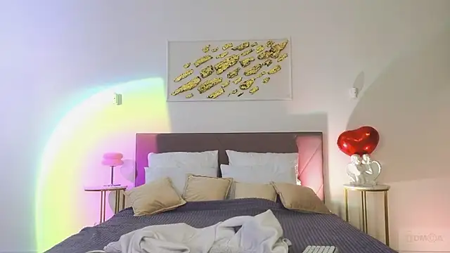 Nicole Broown  online show from February 24, 9:02 pm