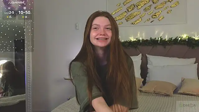 Nicole Broown  online show from January 12, 9:09 pm