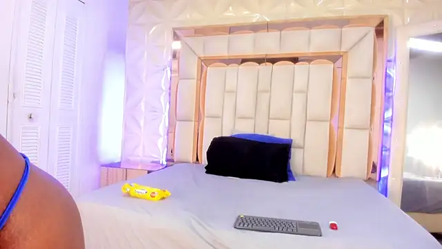 Sarah Adamss online show from April 8, 1:46 pm