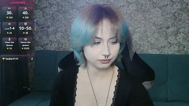 LeisaHopperstad online show from April 21, 2:13 pm