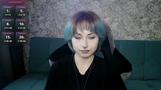 LeisaHopperstad online show from April 24, 2:31 pm