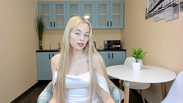 Snapshot of CallMeMargo chatting on October 8, 11:14 am CallMeMargo online show from October 8, 11:14 am