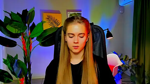 JuneWoods online show from December 4, 6:37 am