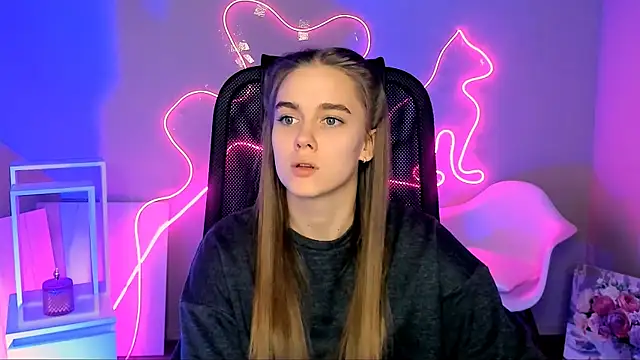 JuneWoods online show from February 16, 1:55 pm