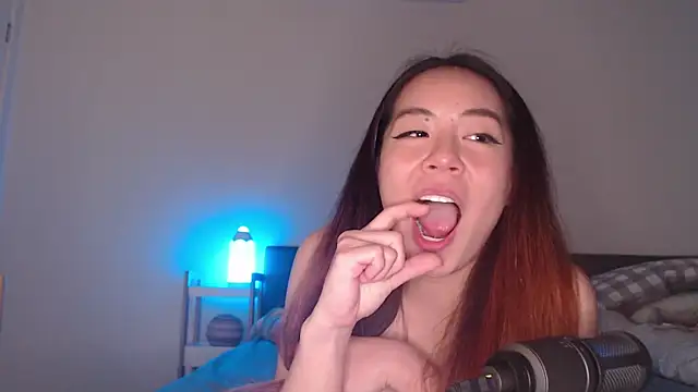 Snapshot of blueburrypie chatting on October 20, 2:31 pm blueburrypie online show from October 20, 2:31 pm