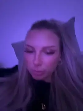 blondeeee online show from May 2, 5:38 pm