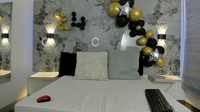 ZOE LE online show from April 15, 11:55 am