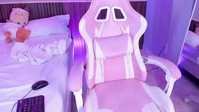 Athenea  fox online show from April 10, 1:06 pm