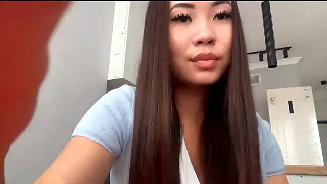 Ur neighbor Kira online show from October 3, 9:14 am