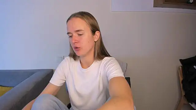 LilMary  online show from November 10, 1:39 pm