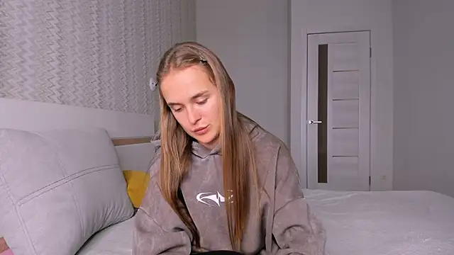 LilMary  online show from October 28, 11:49 am