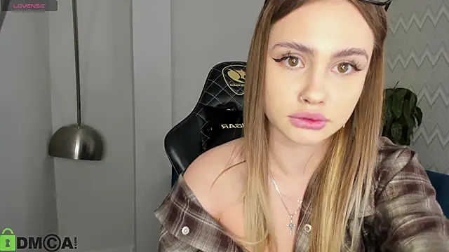 KarinaBroks online show from November 11, 1:41 pm