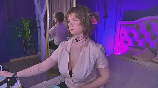 Lilly Stark online show from June 16, 5:30 am